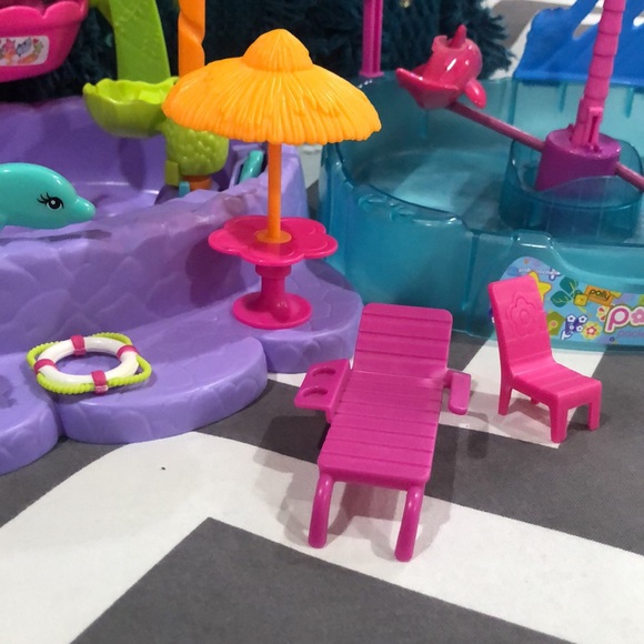 Polly Pocket Waterpark and Van set + accessories - Picture 5 of 11
